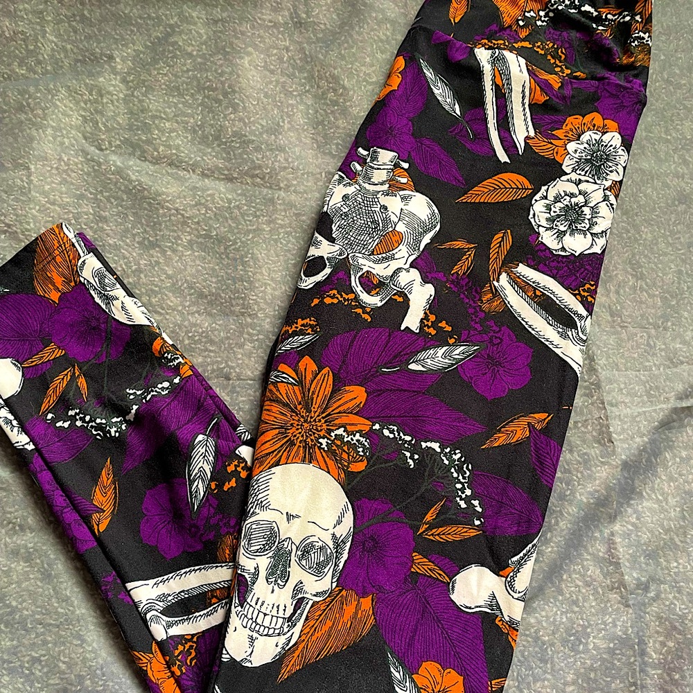 LuLaRoe Halloween Skeleton w/ Flowers Leggings